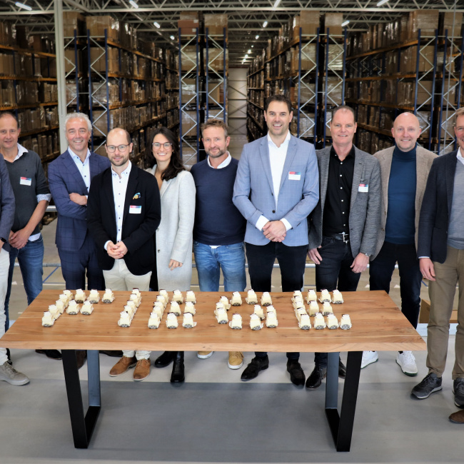 Gruppenfoto bei der Eröffnung des neuen FIEGE Logistikzentrums in Zaandam